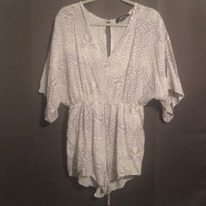 Lulus romper size M grey/white shirt w/ pockets